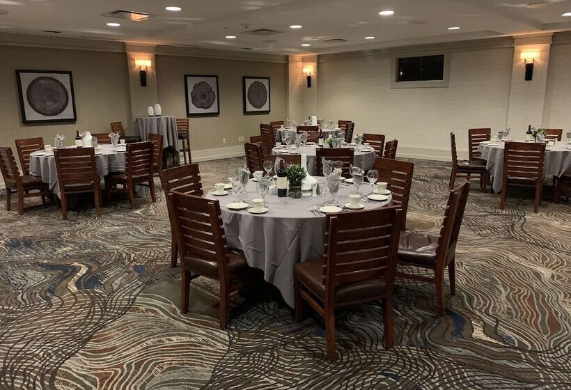 هتل Holiday Inn Resort Lake George, An Ihg