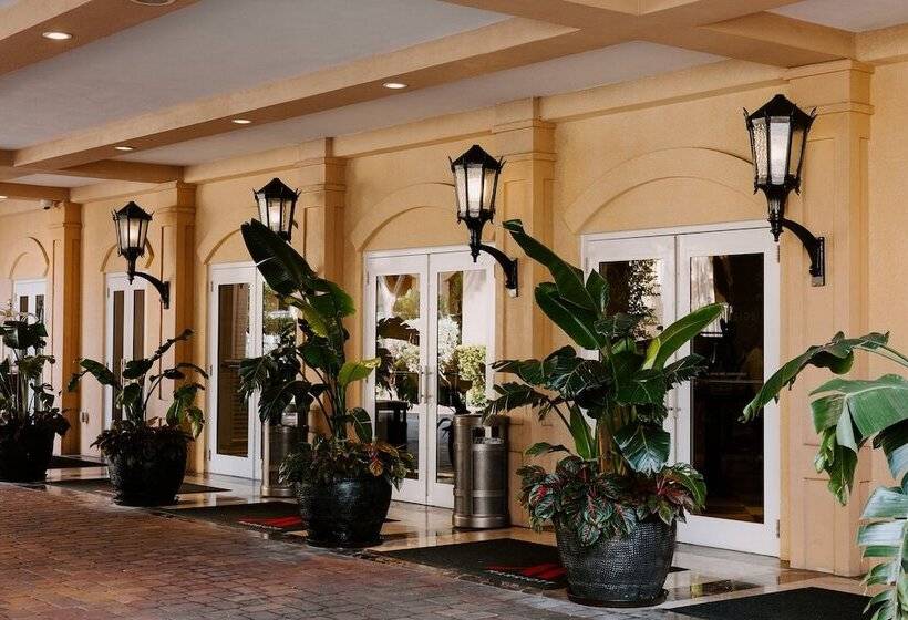فندق Beachside Resort & Residences