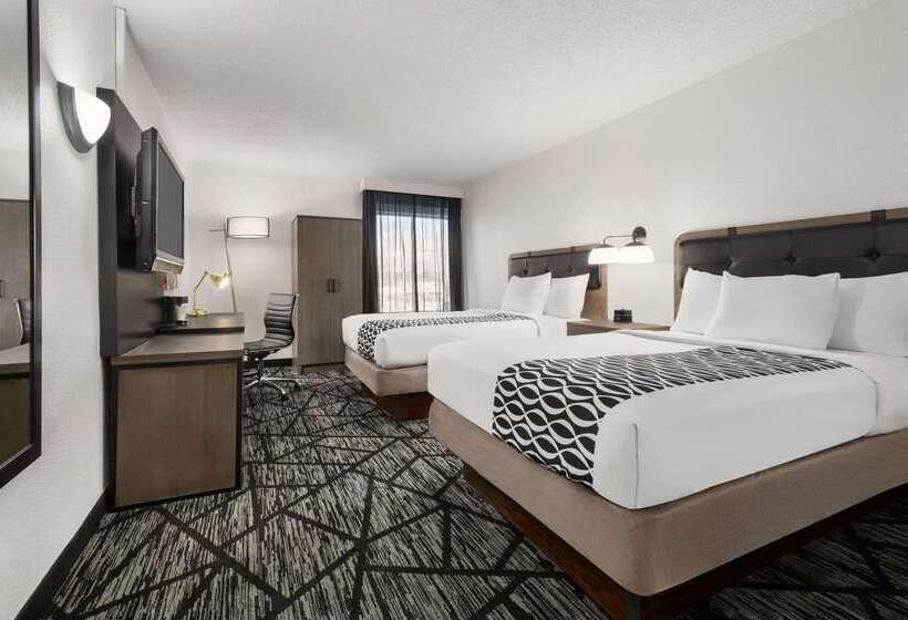 هتل La Quinta By Wyndham Cleveland Airport West