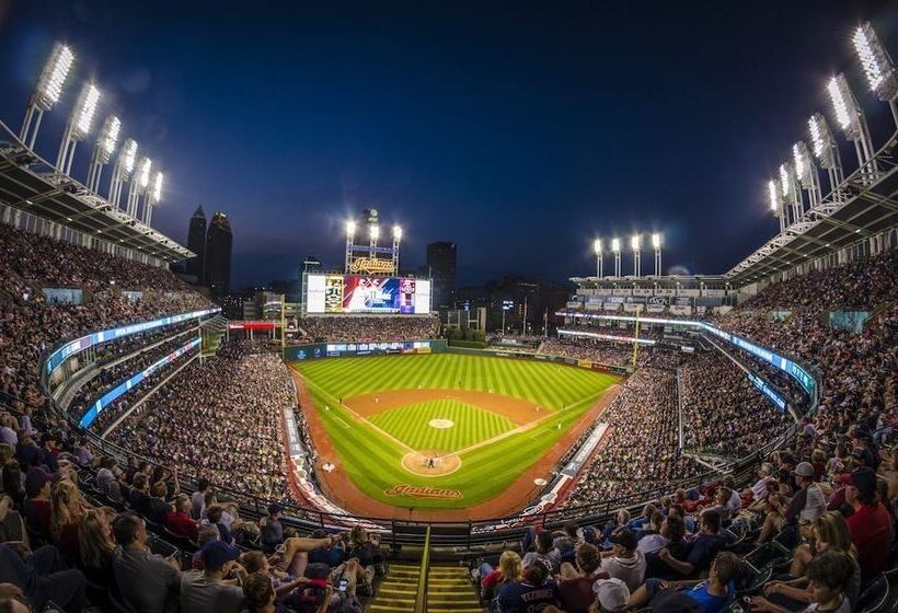 هتل La Quinta By Wyndham Cleveland Airport West