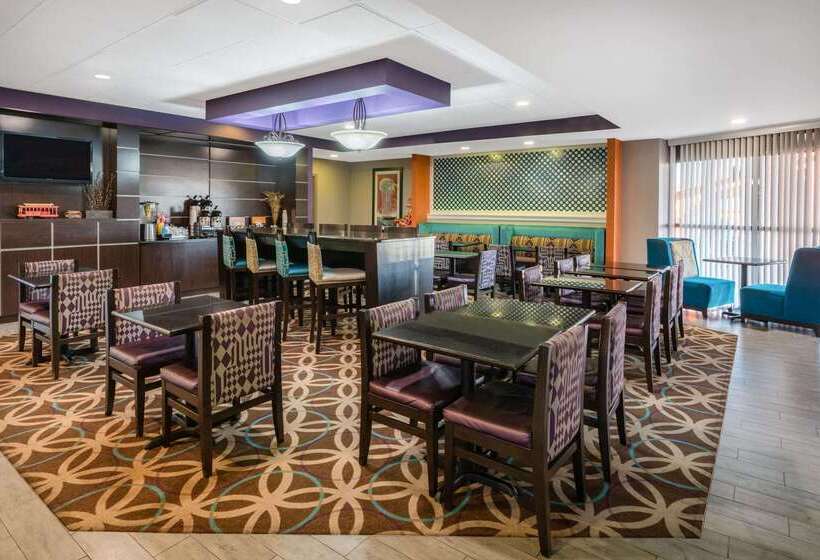 هتل La Quinta By Wyndham Memphis Airport Graceland