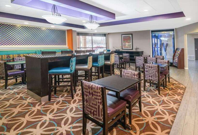 هتل La Quinta By Wyndham Memphis Airport Graceland