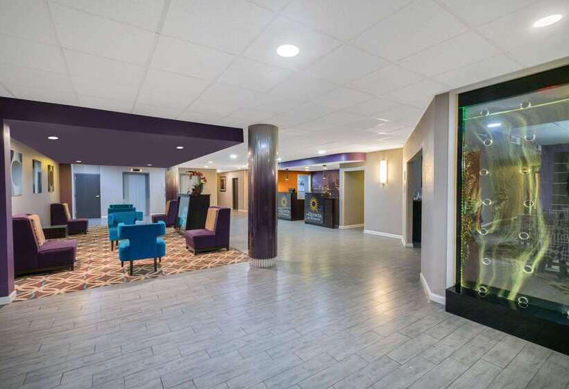 هتل La Quinta By Wyndham Memphis Airport Graceland