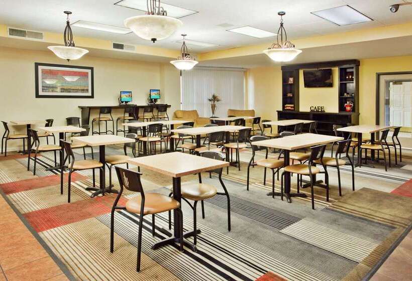 هتل La Quinta By Wyndham Memphis Airport Graceland