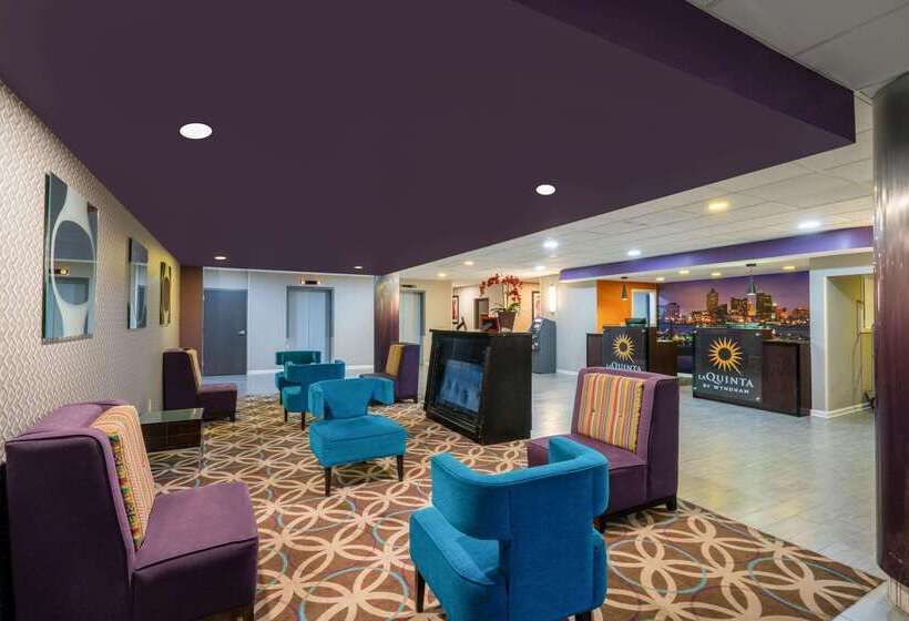 Hotel La Quinta Inn & Suites By Wyndham Memphis Airport Graceland