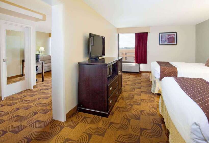 هتل La Quinta By Wyndham Memphis Airport Graceland