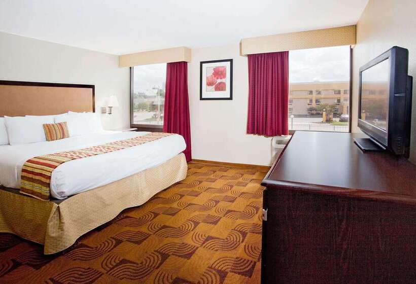 هتل La Quinta By Wyndham Memphis Airport Graceland