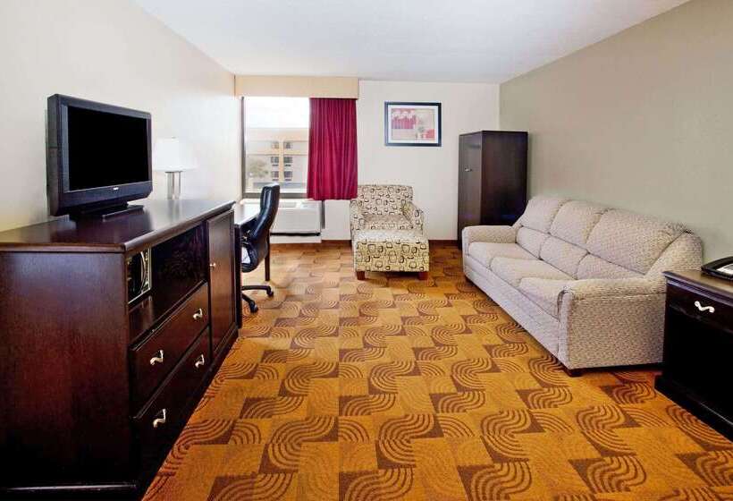 هتل La Quinta By Wyndham Memphis Airport Graceland