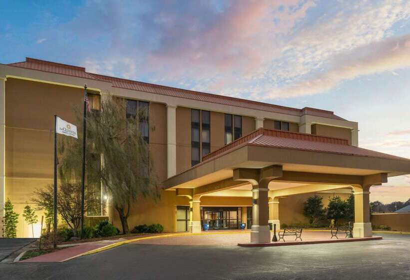 هتل La Quinta By Wyndham Memphis Airport Graceland