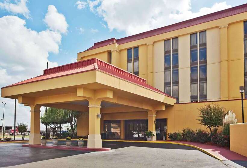 Hotel La Quinta Inn & Suites By Wyndham Memphis Airport Graceland