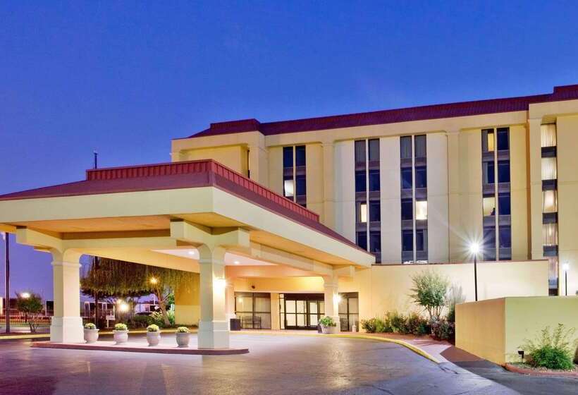 هتل La Quinta By Wyndham Memphis Airport Graceland