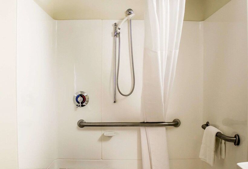 هتل Quality Inn