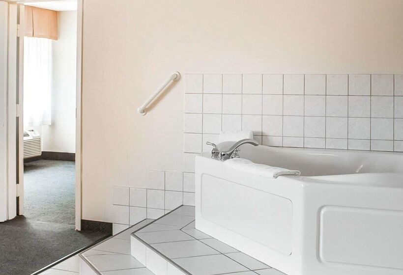 هتل Quality Inn