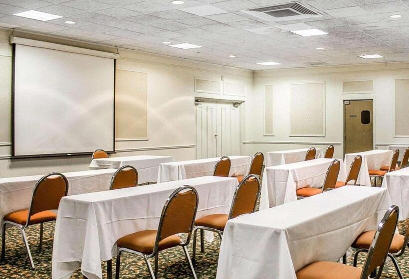 هتل Quality Inn