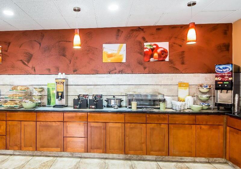 בית מלון כפרי Quality Inn