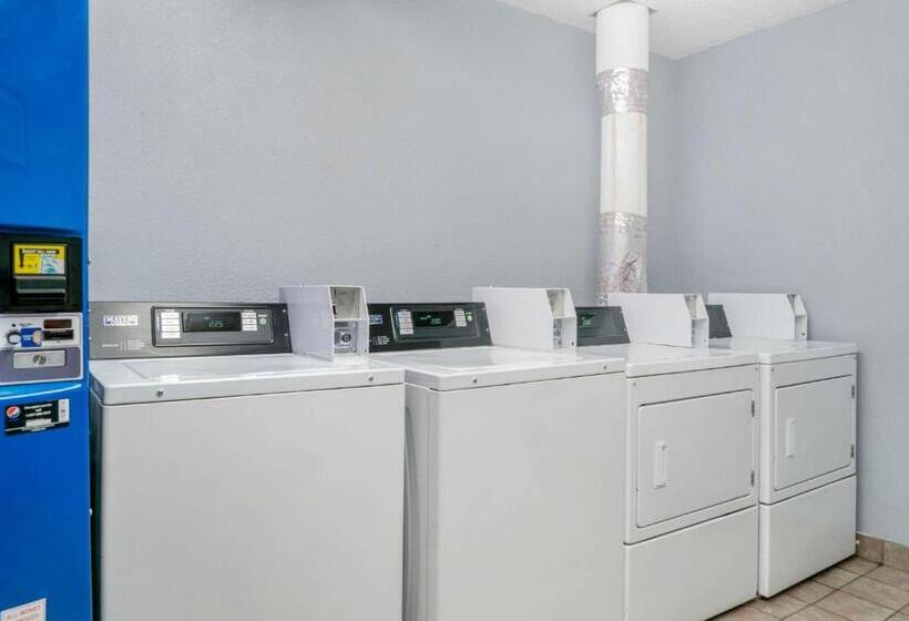 ホテル Quality Inn & Suites Banquet Center