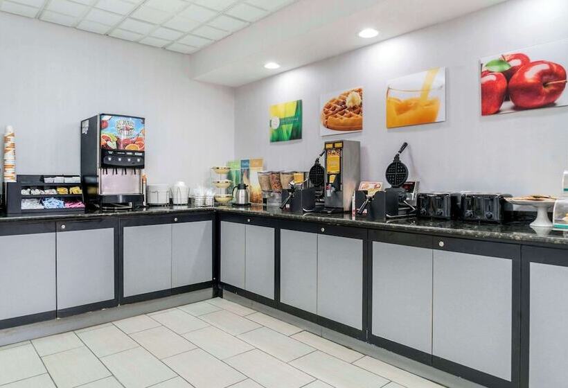 ホテル Quality Inn & Suites Banquet Center