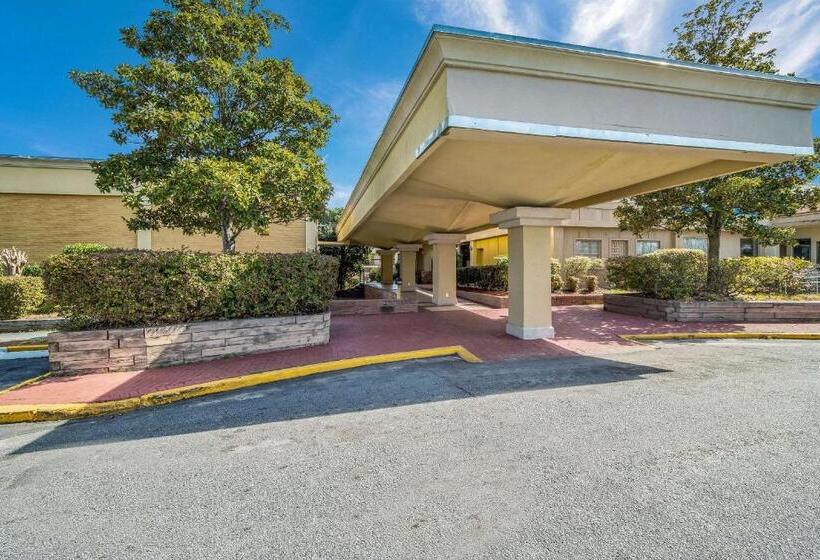 호텔 Quality Inn & Suites Conference Center Statesboro Historic District