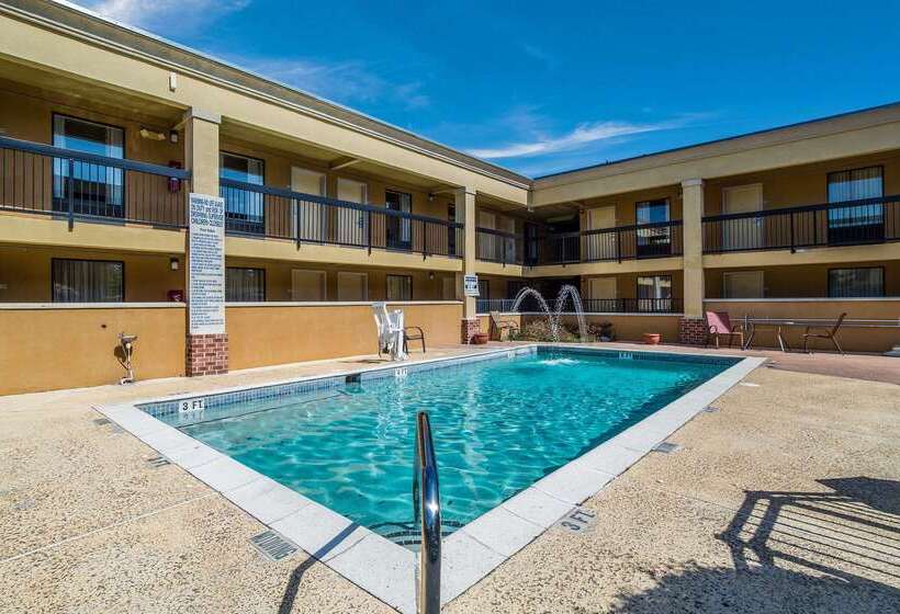 호텔 Quality Inn & Suites Conference Center Statesboro Historic District