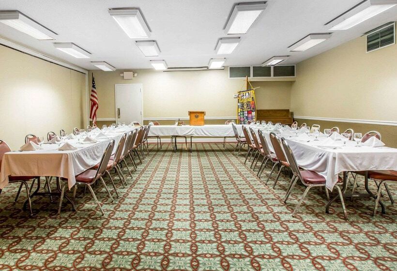 호텔 Quality Inn & Suites