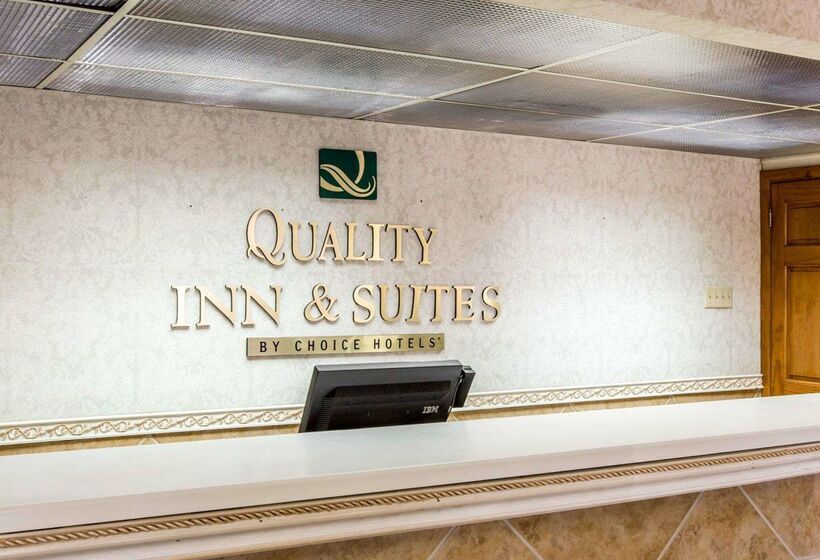 호텔 Quality Inn & Suites