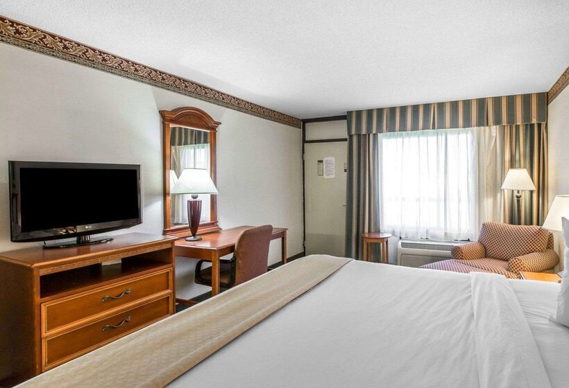 호텔 Quality Inn & Suites