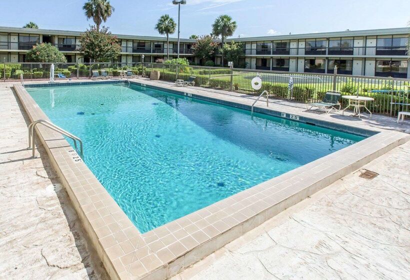 هتل Quality Inn & Suites