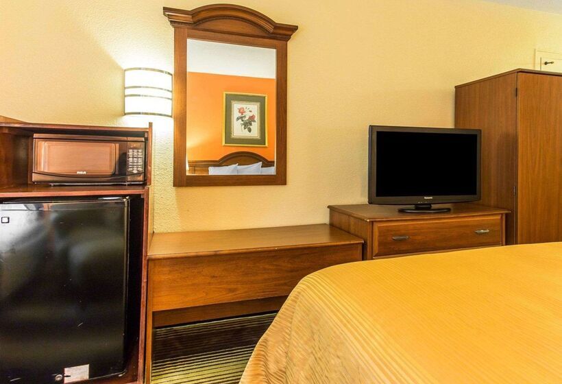 Отель Quality Inn University