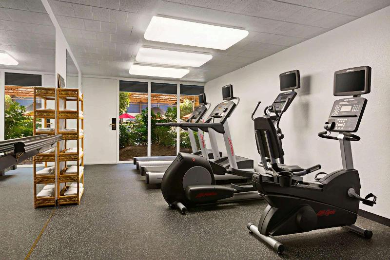 Отель Ramada By Wyndham Clarion