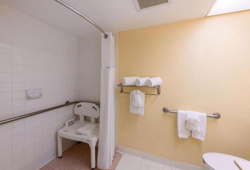 هتل Ramada By Wyndham Kissimmee Gateway   Free Theme Park Shuttle