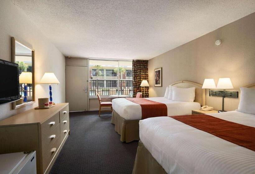 هتل Ramada By Wyndham Kissimmee Gateway   Free Theme Park Shuttle