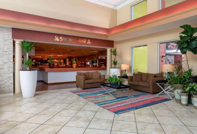 هتل Ramada By Wyndham Kissimmee Gateway   Free Theme Park Shuttle
