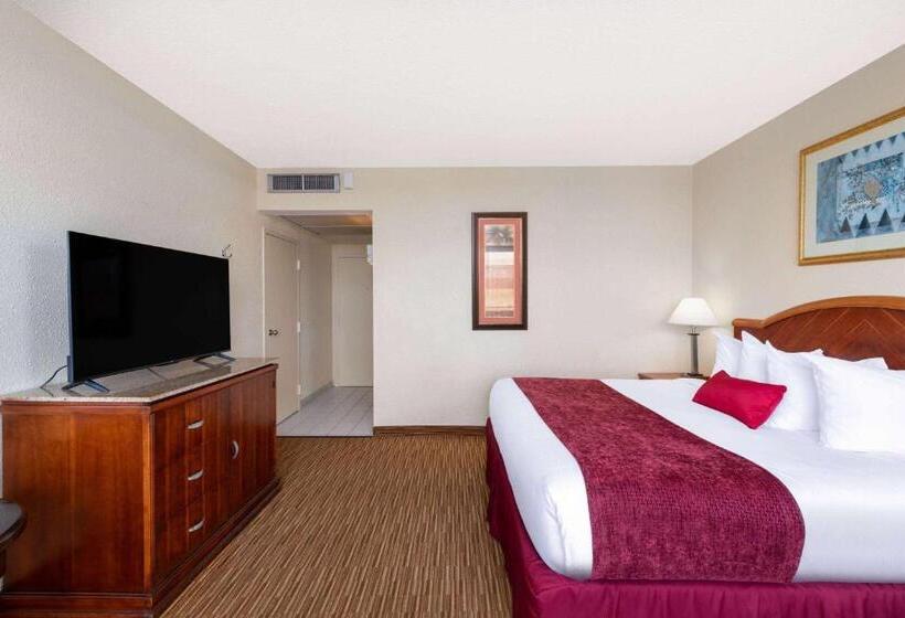 هتل Ramada By Wyndham Kissimmee Gateway   Free Theme Park Shuttle