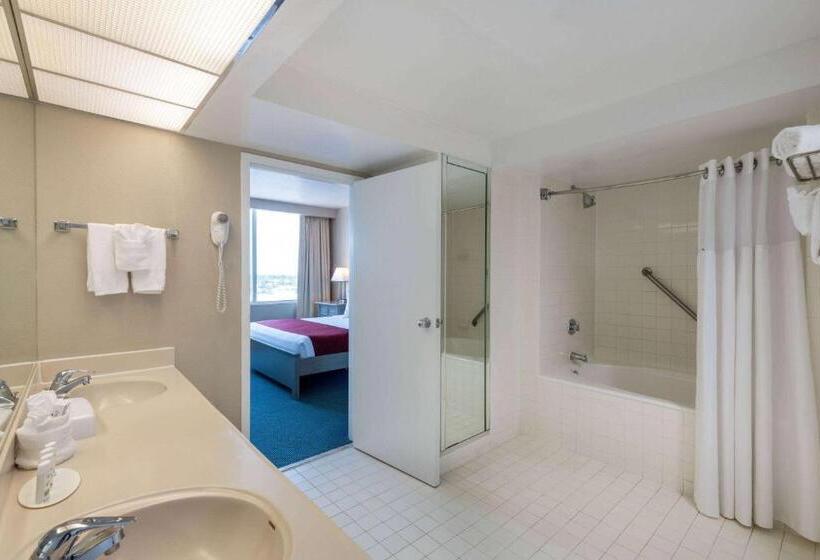 هتل Ramada By Wyndham Kissimmee Gateway   Free Theme Park Shuttle
