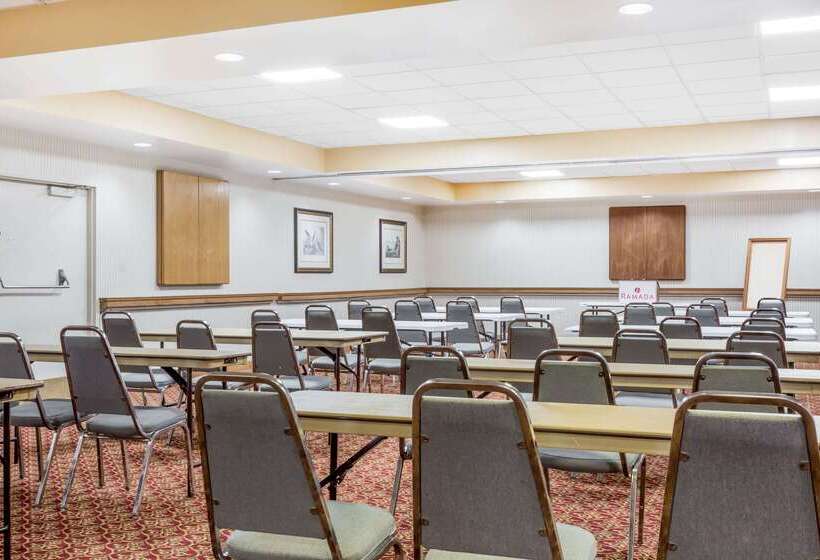 هتل Ramada By Wyndham Macon