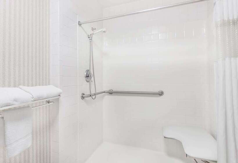 هتل Ramada By Wyndham Macon