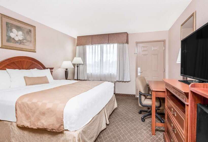 هتل Ramada By Wyndham Macon