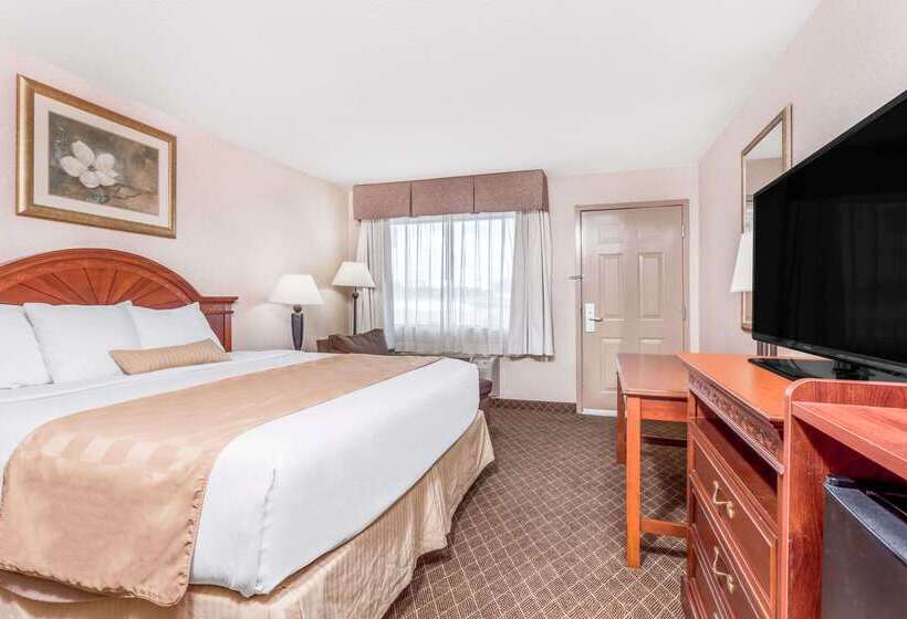 هتل Ramada By Wyndham Macon