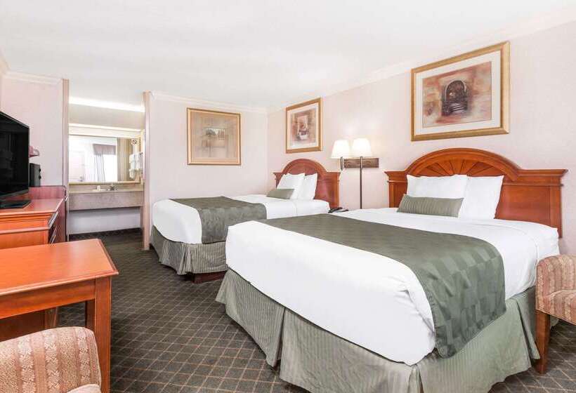 هتل Ramada By Wyndham Macon