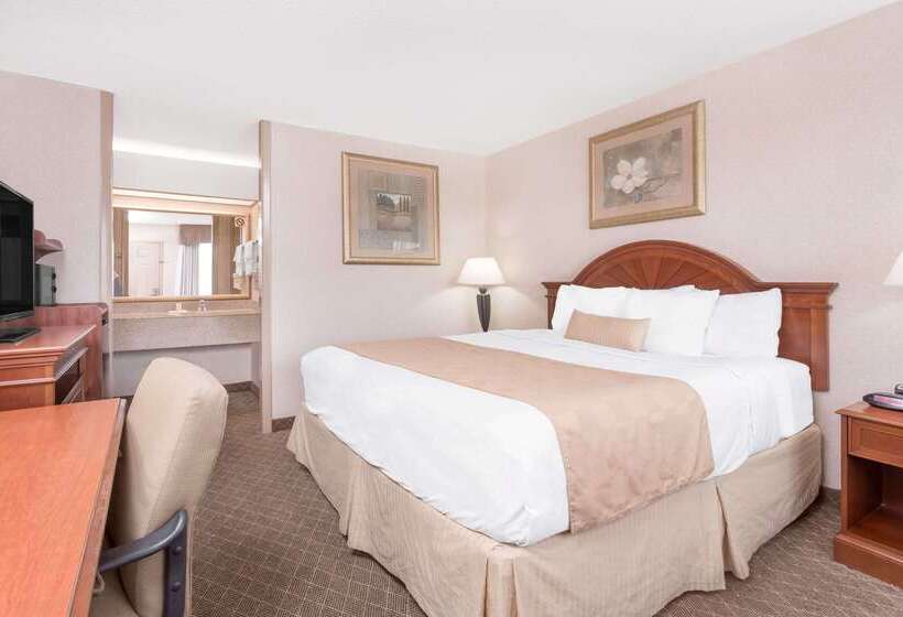 هتل Ramada By Wyndham Macon