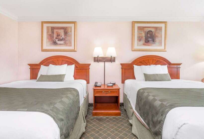هتل Ramada By Wyndham Macon