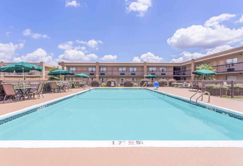 هتل Ramada By Wyndham Macon