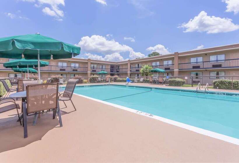 هتل Ramada By Wyndham Macon