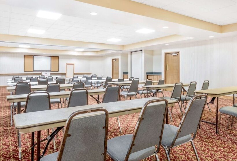 هتل Ramada By Wyndham Macon
