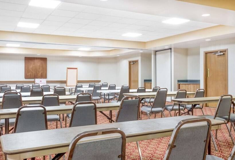 هتل Ramada By Wyndham Macon