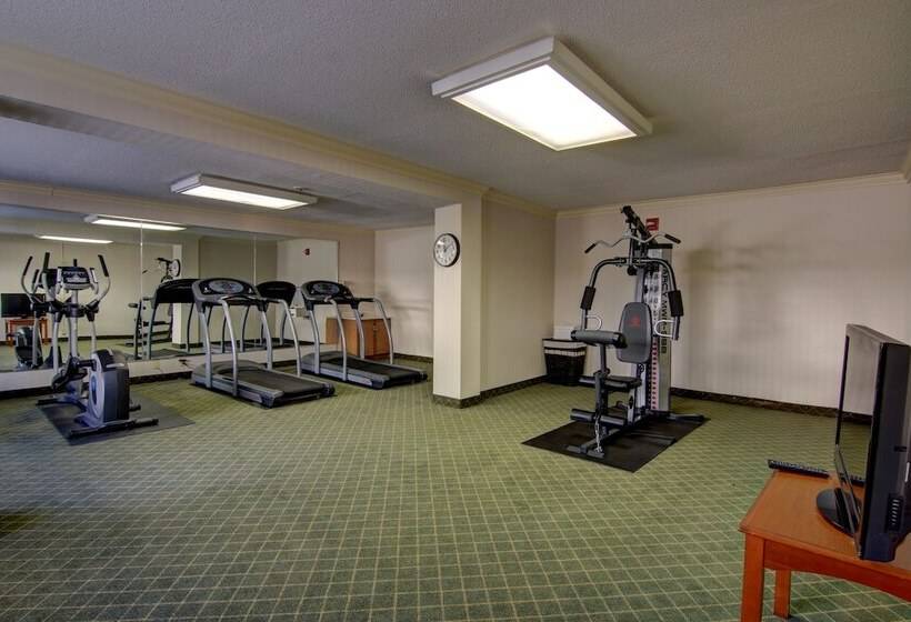 هتل Ramada By Wyndham Macon