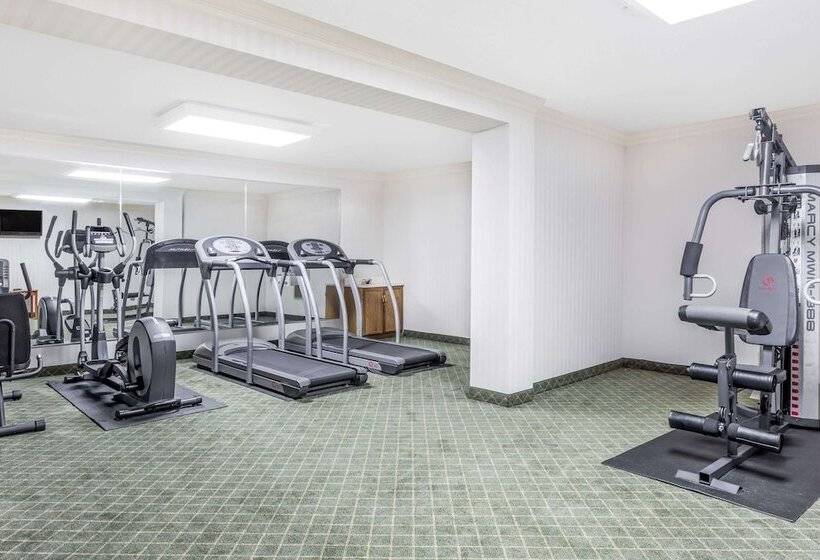 هتل Ramada By Wyndham Macon