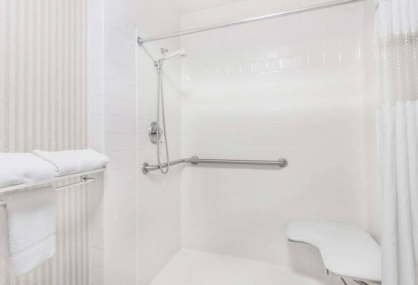 هتل Ramada By Wyndham Macon