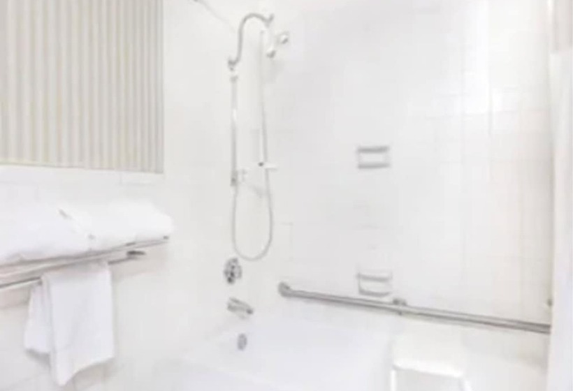 هتل Ramada By Wyndham Macon