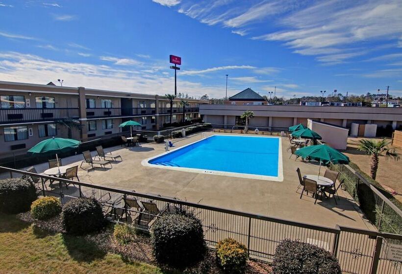 هتل Ramada By Wyndham Macon